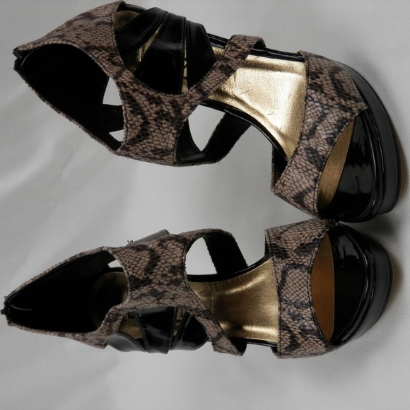 Snake Shoe BLACK WITH ANIMAL PRINT SANDALS - Picture 1 of 8
